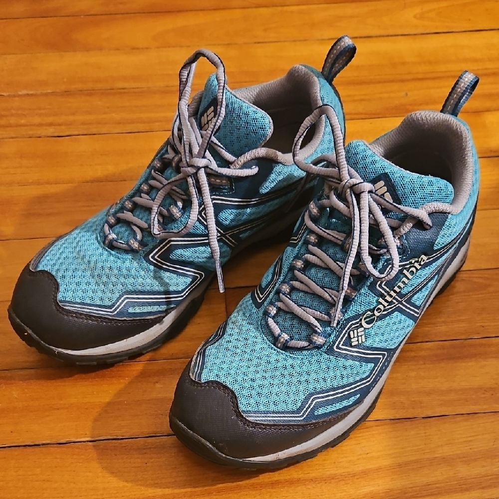 Columbia Teal and Gray Techlite Waterproof Hiking Shoe